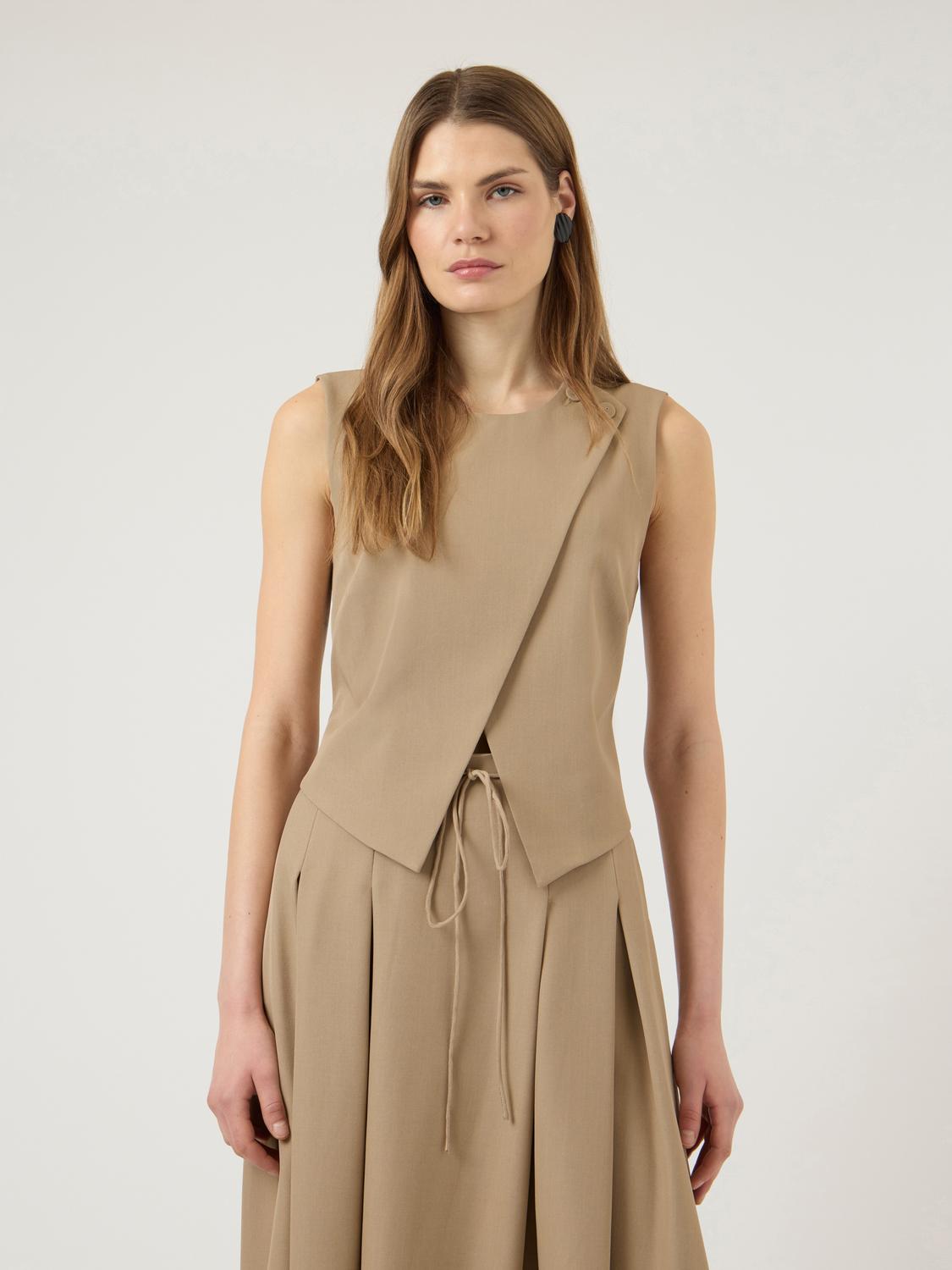 model_shot-front